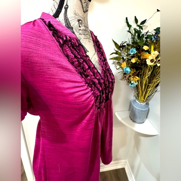 Halo Magenta Ruffled neckline Blouse/ Flowing Silhouette Tie Back size Small - Picture 7 of 9